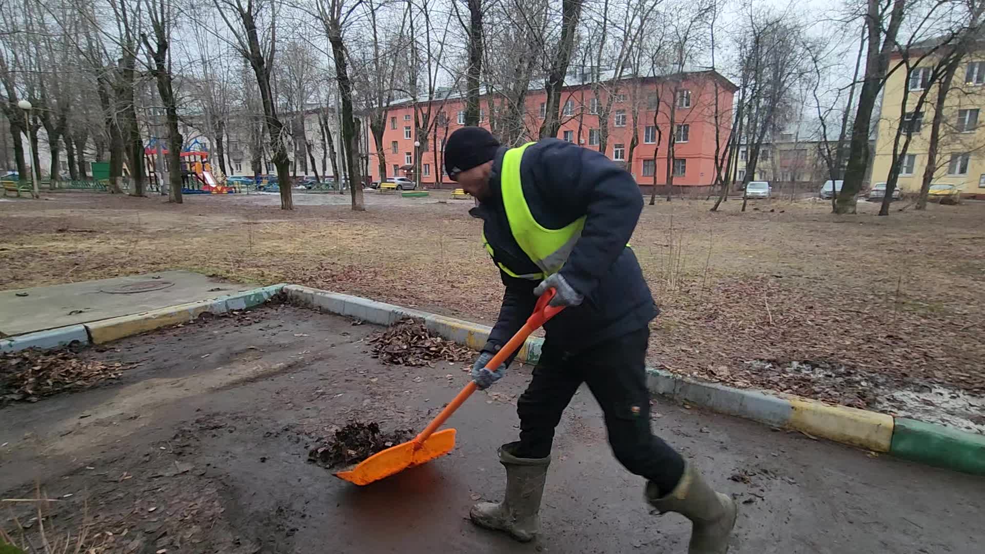 Уборка территорий в Пензе в октябре
