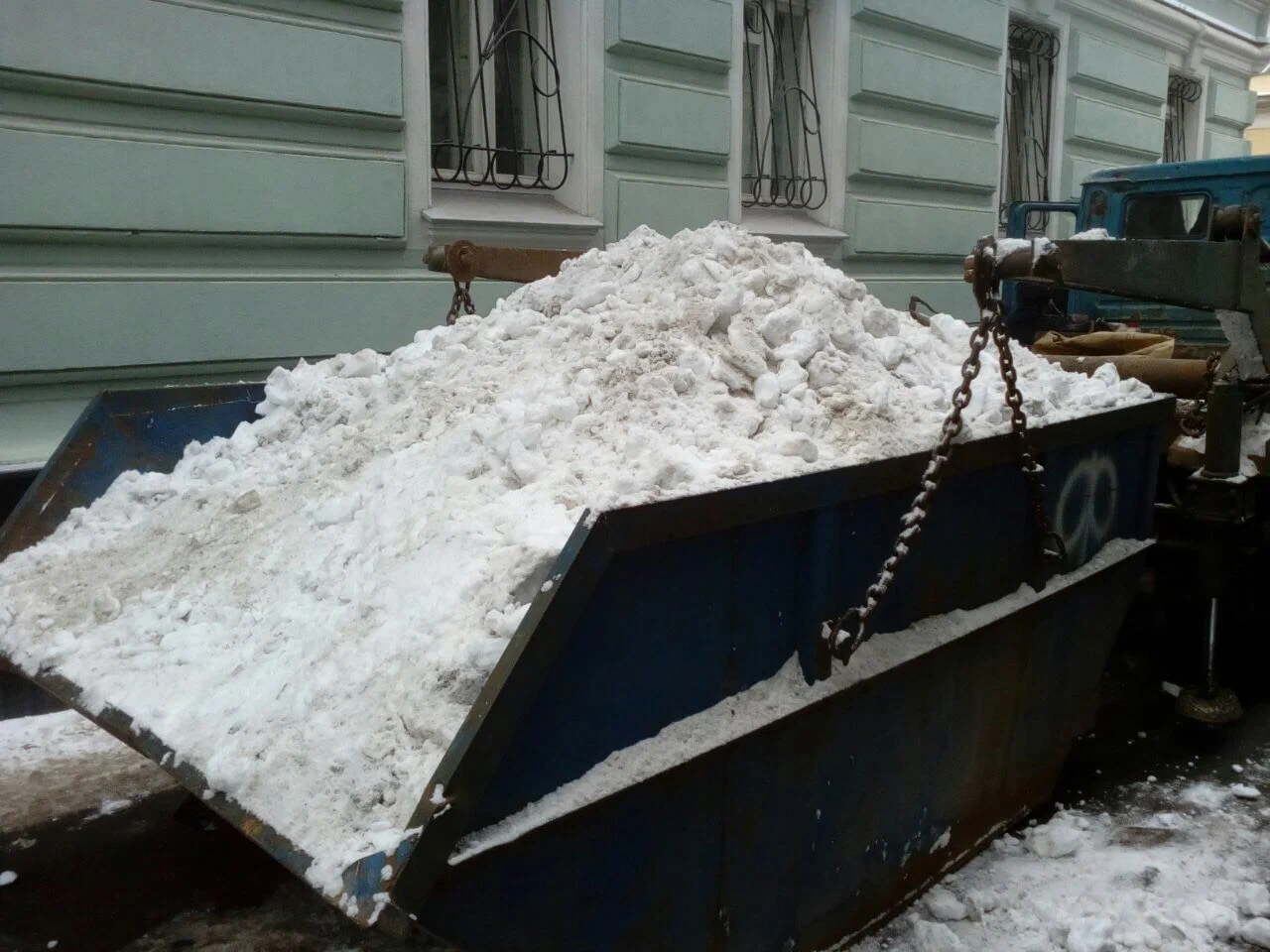 Вывоз снега контейнерами в Пензе в октябре